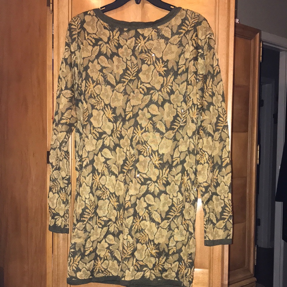Tunic top, green w/gold sparkly leaves